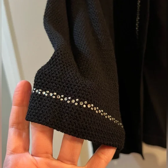 St. John Black Top - Picture 6 of 12